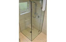 Paua Apartment shower